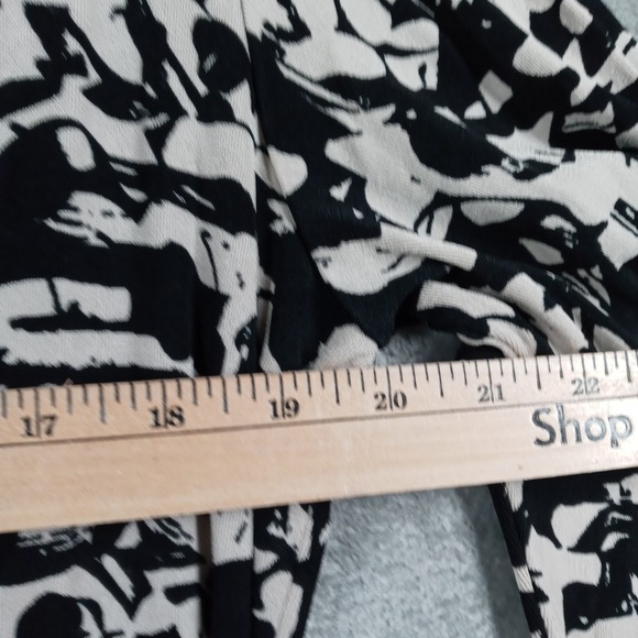 Chicos Travelers Wrap Dress Abstract Print Womens Medium Black White Career - Picture 11 of 12
